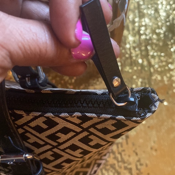 Tommy Hilfiger bag 13X 9 1/2” in size - Picture 12 of 12